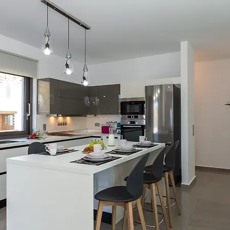 Eolia Iconic Villa, Walking Distance To The Beach, By Thinkvilla Panormos (Crete)