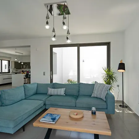 Eolia Iconic Villa, Walking Distance To The Beach, By Thinkvilla Pánormos